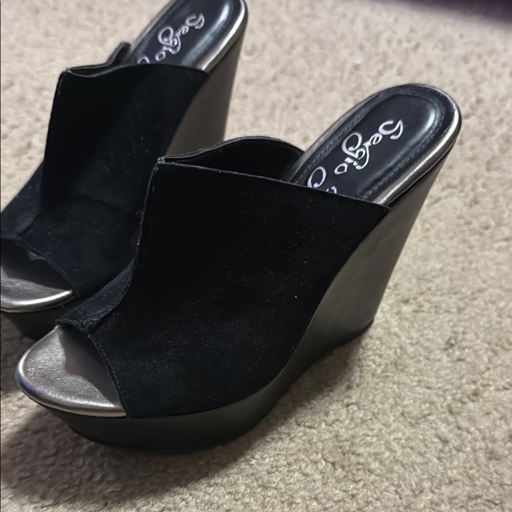 Sergio Zelcer Black Wedge Mules Sleek Design